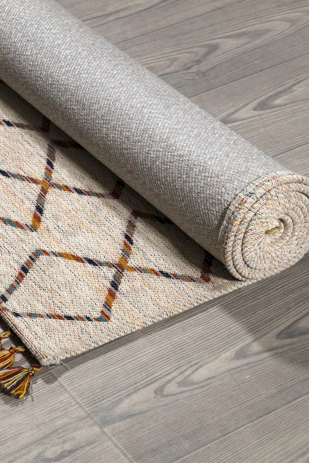 turuncu-renkli-kaymaz-tabanli-leke-tutmaz-kilim-566-3.webp